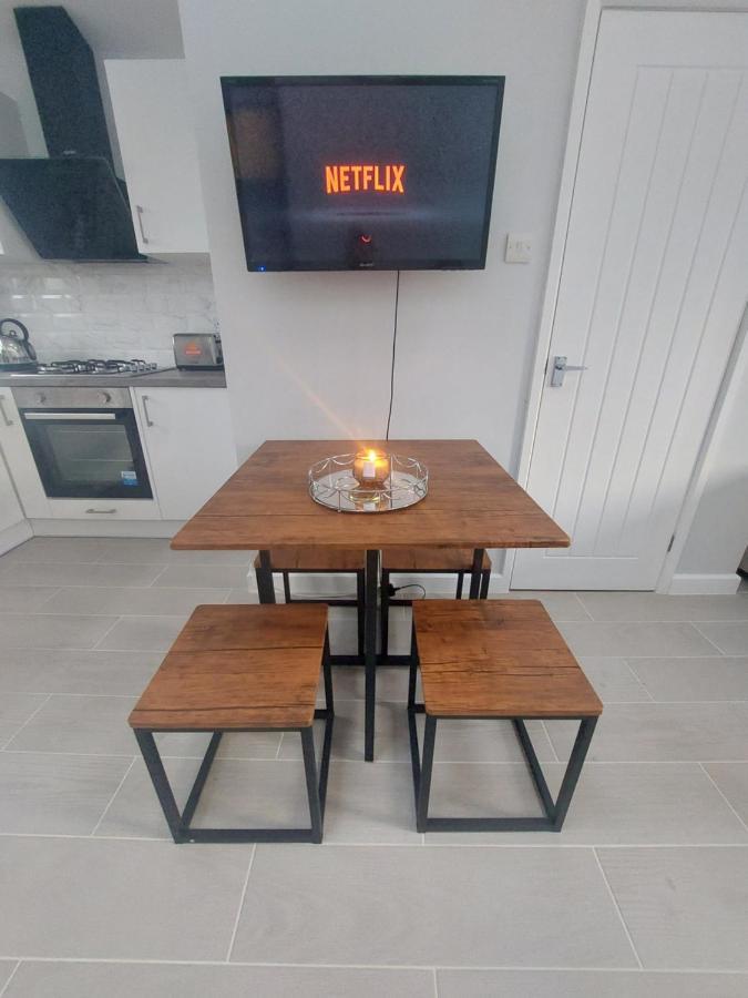 New, Stylish Studio Flat With Private Patio And Free On-Street Parking Check Out At 11Am Bournemouth Exterior foto