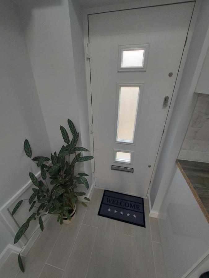 New, Stylish Studio Flat With Private Patio And Free On-Street Parking Check Out At 11Am Bournemouth Exterior foto