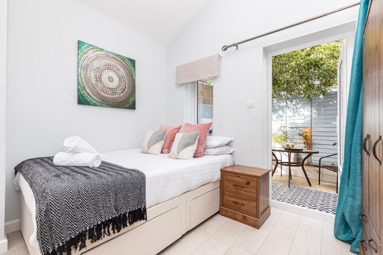 New, Stylish Studio Flat With Private Patio And Free On-Street Parking Check Out At 11Am Bournemouth Exterior foto