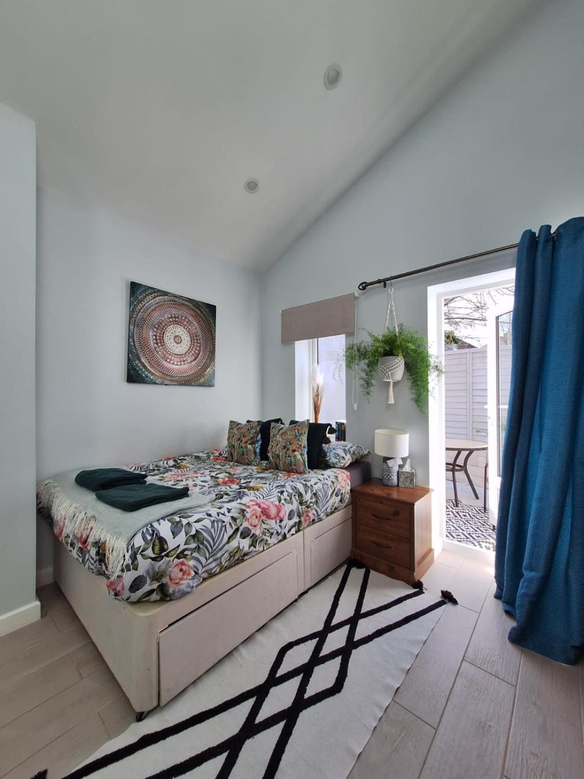 New, Stylish Studio Flat With Private Patio And Free On-Street Parking Check Out At 11Am Bournemouth Exterior foto