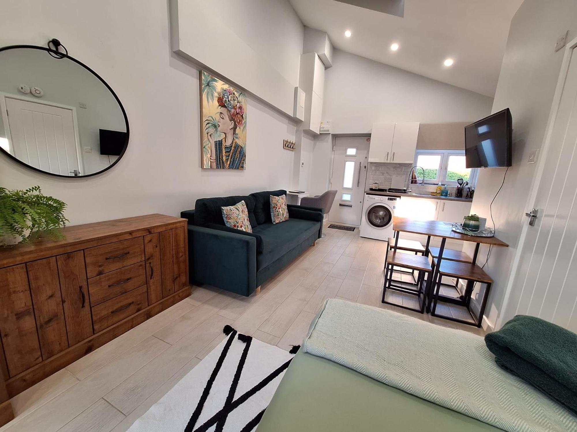 New, Stylish Studio Flat With Private Patio And Free On-Street Parking Check Out At 11Am Bournemouth Exterior foto